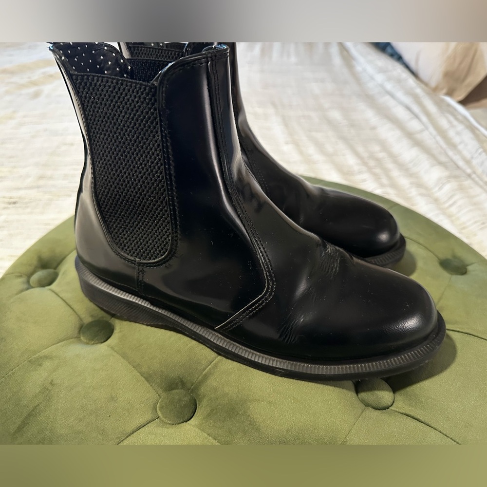 Dr. Martens 8 flora Chelsea Boots